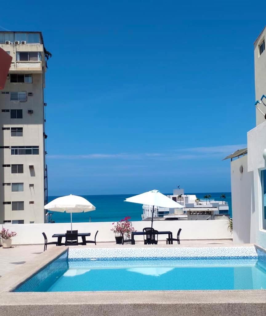 Alojate A Una Calle De La Playa Y Malecon Salinas  Ngoại thất bức ảnh